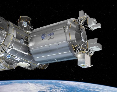 Europas Atomuhren-Instrument an ISS angebracht