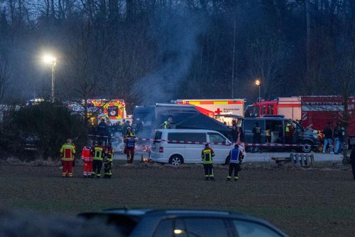 Zwei Tote bei zwei Feiern in Bayern - Täter weiter flüchtig