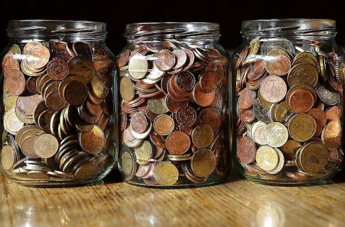 2000 Euro Rente im Monat: So viel müsstest du verdienen oder sparen