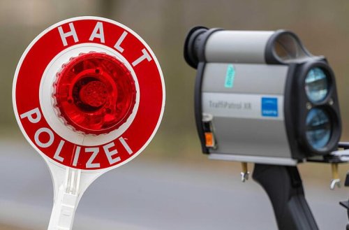 "Rücksichtslos": Verkehrspolizei stoppt mehrere Raser während starken Regenfällen auf A9