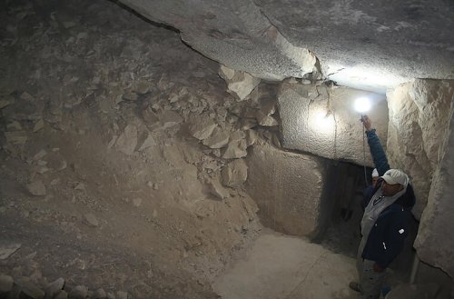 Ägypten: Zufällig darauf gestoßen - Würzburger Ägyptologen machen spektakuläre Entdeckung in Sahura-Pyramide