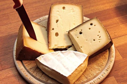 Bakterien sorgen für Durchfall, Fieber und Erbrechen: Käse-Rückruf massiv ausgeweitet