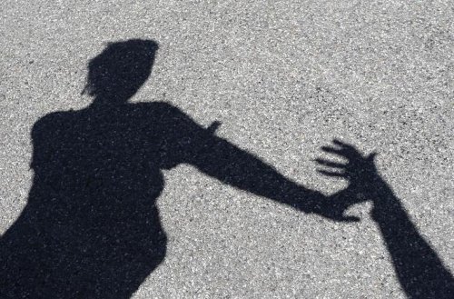Sexueller Übergriff auf Frau in Würzburg: Täter kann unerkannt flüchten - Polizei mit Aufruf