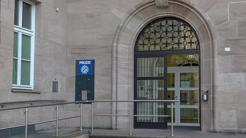 Erlangen: Assistenzsysteme aus Neuwägen ausgebaut - Kriminalpolizei sucht Zeugen