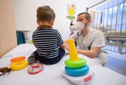 Grippewelle: Infektionen bei Kinder steigen stark an - Kinderärztin gibt drei Tipps
