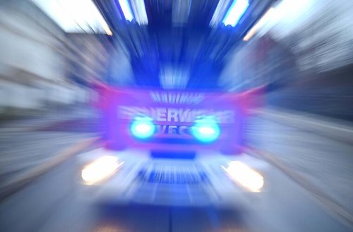 Unbekannter legt in Kirche Feuer - Polizei sucht Zeugen