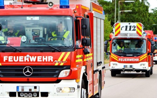 Nürnberg: Dach eines Autohauses geriet in Brand