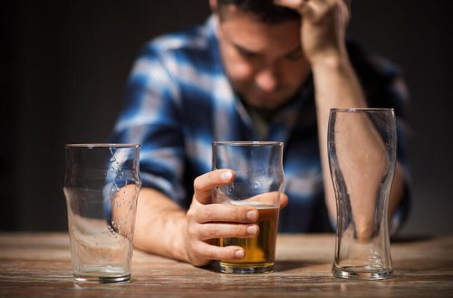 Rotes Gesicht nach Alkohol-Konsum - warum das ein schlechtes Zeichen ist