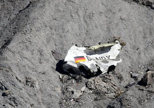 Gebete und Blumen am Jahrestag des Germanwings-Absturzes