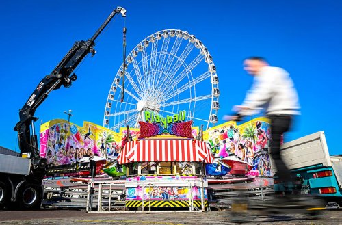 Tödlicher Unfall bei Volksfest-Abbau - Arbeiter stürzt von Riesenrad in die Tiefe