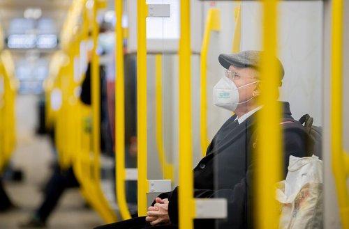 "Durchaus vertretbar": Infektiologe für Ende der Maskenpflicht in Bus und Bahn - Lauterbach plant bereits Verschärfung
