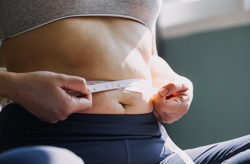 Mehr Kilos im Alter: Wie du die schleichende jährliche Gewichtszunahme vermeiden kannst