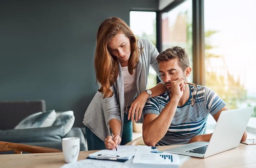 Teure Versicherung? Von der Steuer absetzen und Geld zurückholen