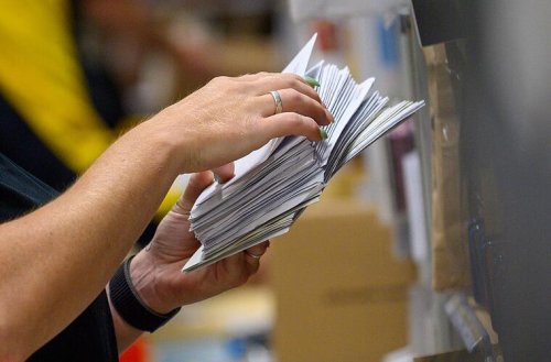 Der Portoerhöhung sei Dank: Post-Geschäft zieht an