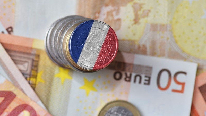 FX Daily: Euro takes France’s downgrade in its stride