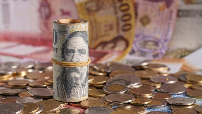 FX Daily: Carry trade is proving persistent