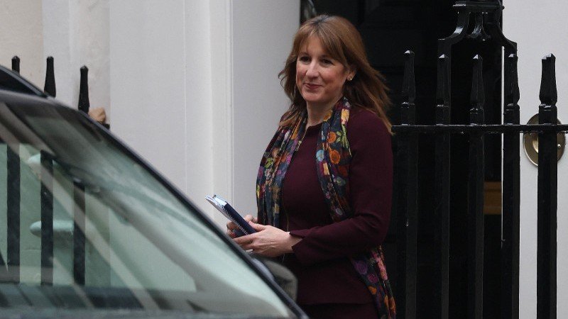 FX Daily: Sterling faces dual risks on Budget day