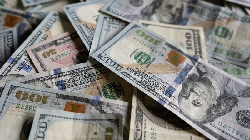 FX Daily: Dollar consolidates recent gains