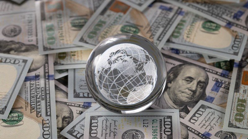 FX Daily: Dollar holds its own as economic fallout builds