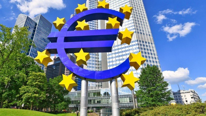 Rates Spark: Eurozone pushing for global euro, but not overnight