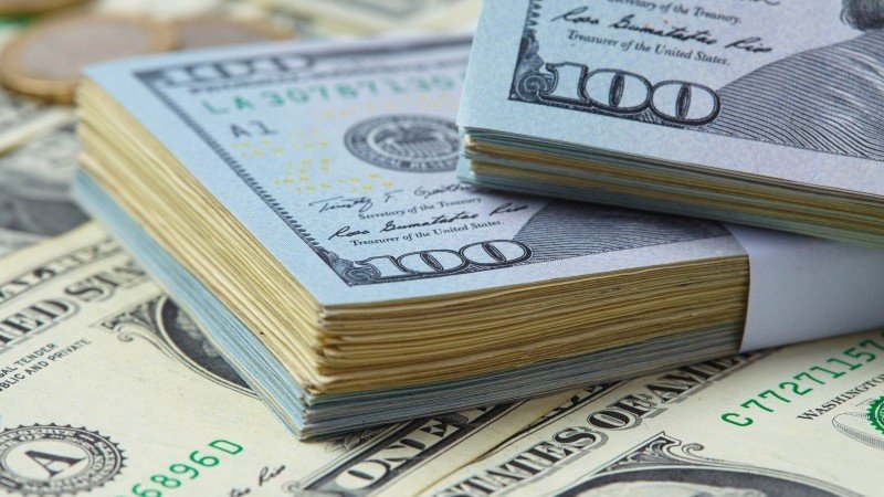 FX Daily: Sell-everything environment favours the dollar