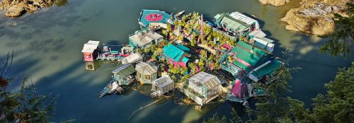 Freedom Cove: an off-grid floating homestead at one with nature