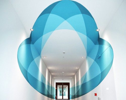 This mind-blowing hallway mural changes shape as you walk through it