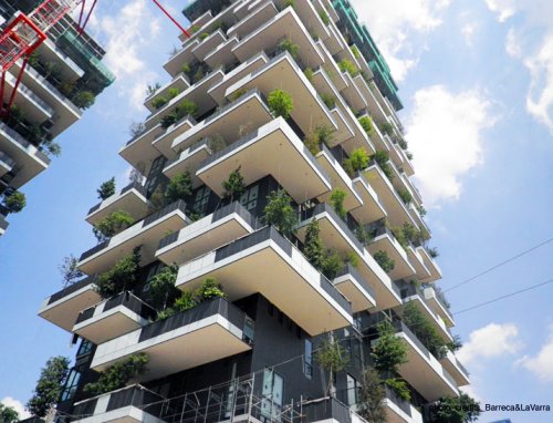 New Photos Show 'Bosco Verticale' Vertical Forest Nearing Completion in Milan