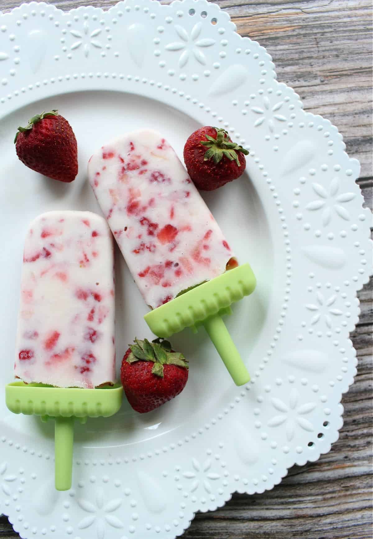 Creamy Strawberry Paletas (Paletas de Fresas con Crema)