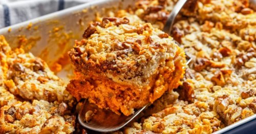 Pumpkin Crunch Cake (Easy Recipe)