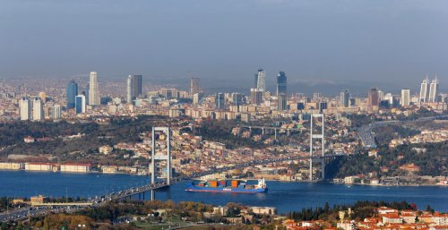 Angst in Istanbul: Schweres Erdbeben (M6.2-6.9) erschüttert Millionenmetropole