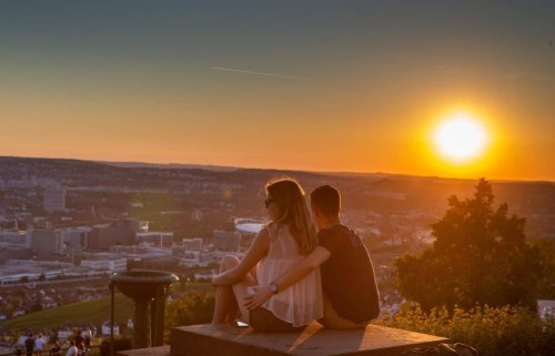 Ausflugstipp: „Sunset Picknick“am Denkmal – Stuttgart genießt den Sonnenuntergang