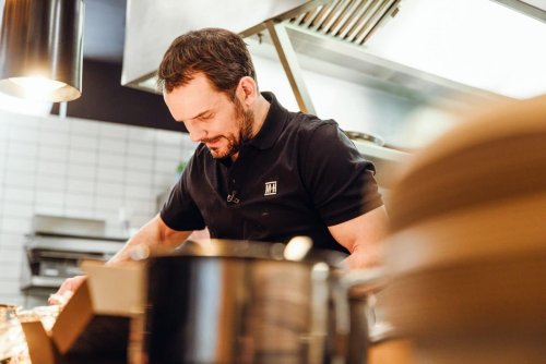 „Mälzer & Henssler liefern ab!“: Heute Abend wird’s heiß in Hamburgs Pop-up-Küche!