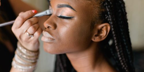 I've been a makeup artist for years. Here are the 8 biggest mistakes brides make with their wedding-day looks.