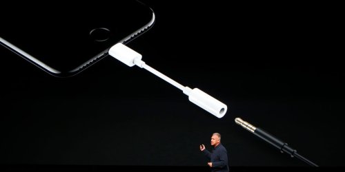 Here's why Apple kept the headphone jack in the new MacBook, but not the new iPhone