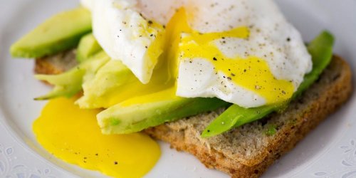 38 nutrition experts tell us what they eat for breakfast