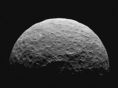 The dwarf planet Ceres may have a huge ocean that could support life
