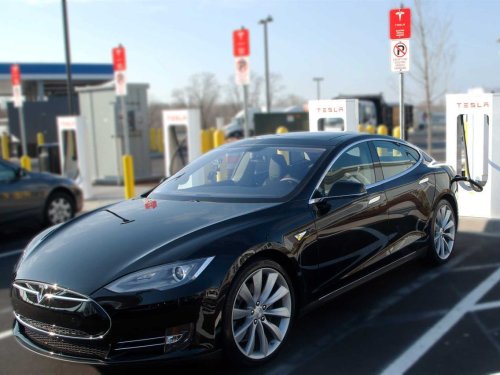 Tesla has 2 major problems, and they have nothing to do with its cars