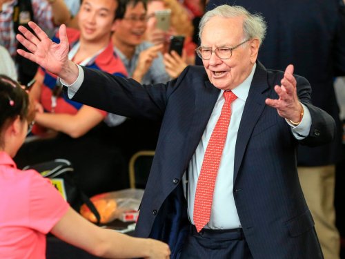 This is how Warren Buffett says you should seize an opportunity