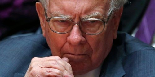 Warren Buffett likely sold $4 billion of Apple shares and dumped more Wells Fargo stock last quarter, Berkshire Hathaway expert David Kass says