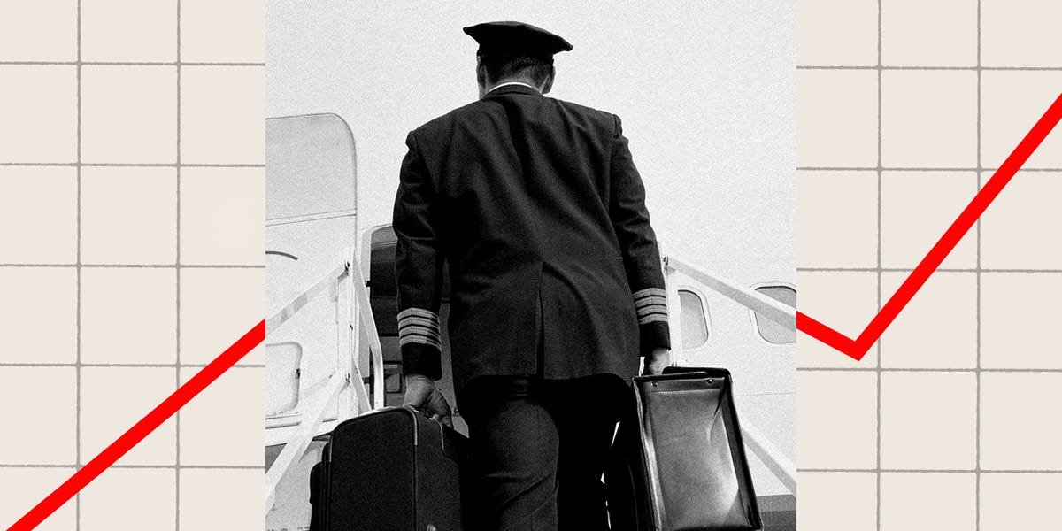 'I hate being idle': Why many airline pilots say they're turning to day-trading as a side hustle in their off time