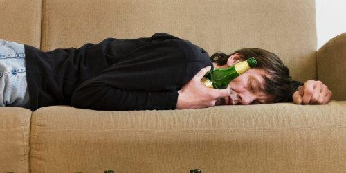 how-does-alcohol-affect-sleep-stop-drinking-expert