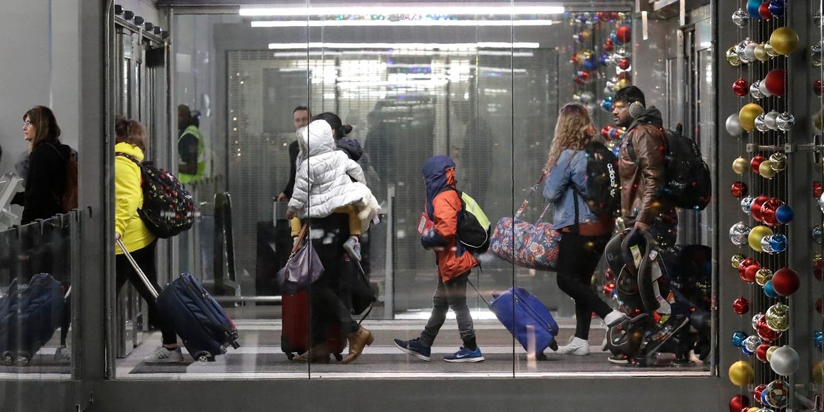6 tips for a painless return flight home after the holidays