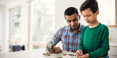 I'm a dad of 6 and CEO of a financial app for families. Here's what I wish parents were teaching their kids about money.