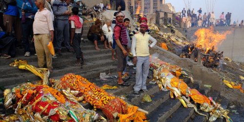 Inside Varanasi, India's holy 'City of Death,' where people hoping to break the Hindu cycle of rebirth go to die