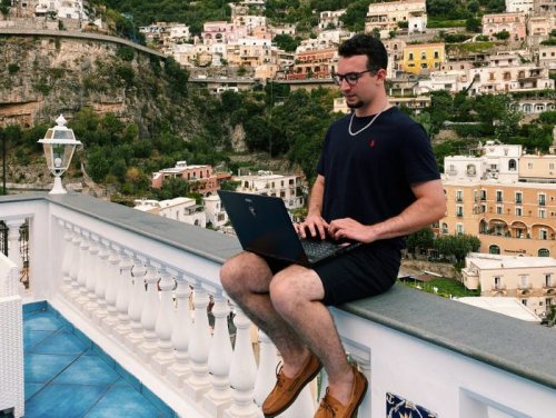 A 24-year-old stock trader made over $8 million in 2 years. Here's how he identifies a winning trade regardless of stock-market conditions.