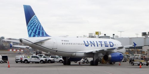 United Airlines is apologizing to a mother who accused the crew of trying to make her take off her 2-year-old son's ventilator