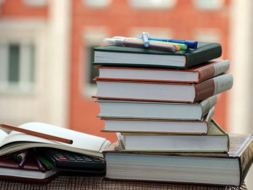 A new study shows that students learn way more effectively from print textbooks than screens