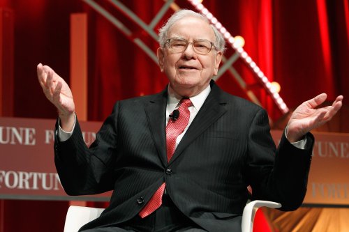 Warren Buffett ends his reign at Berkshire Hathaway