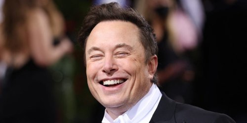 Elon Musk held a 2 a.m. livestream to test a 'new mic' where he spammed listeners with fart and rooster noises for 10 minutes while laughing